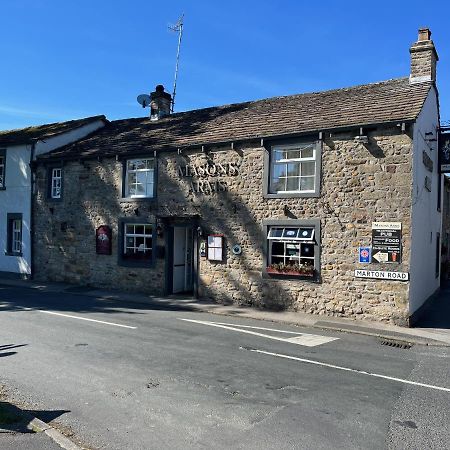 Masons Arms Hotel Gargrave Exterior photo