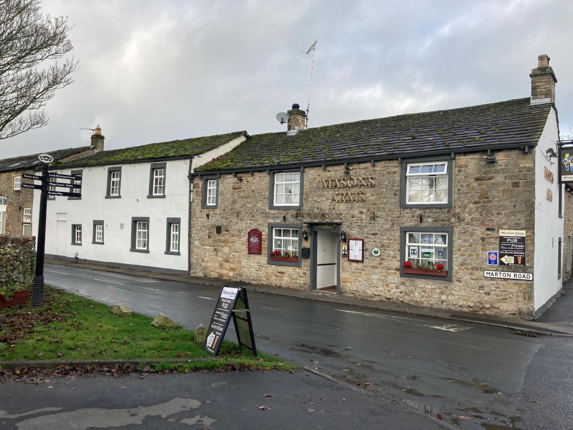 Masons Arms Hotel Gargrave Exterior photo
